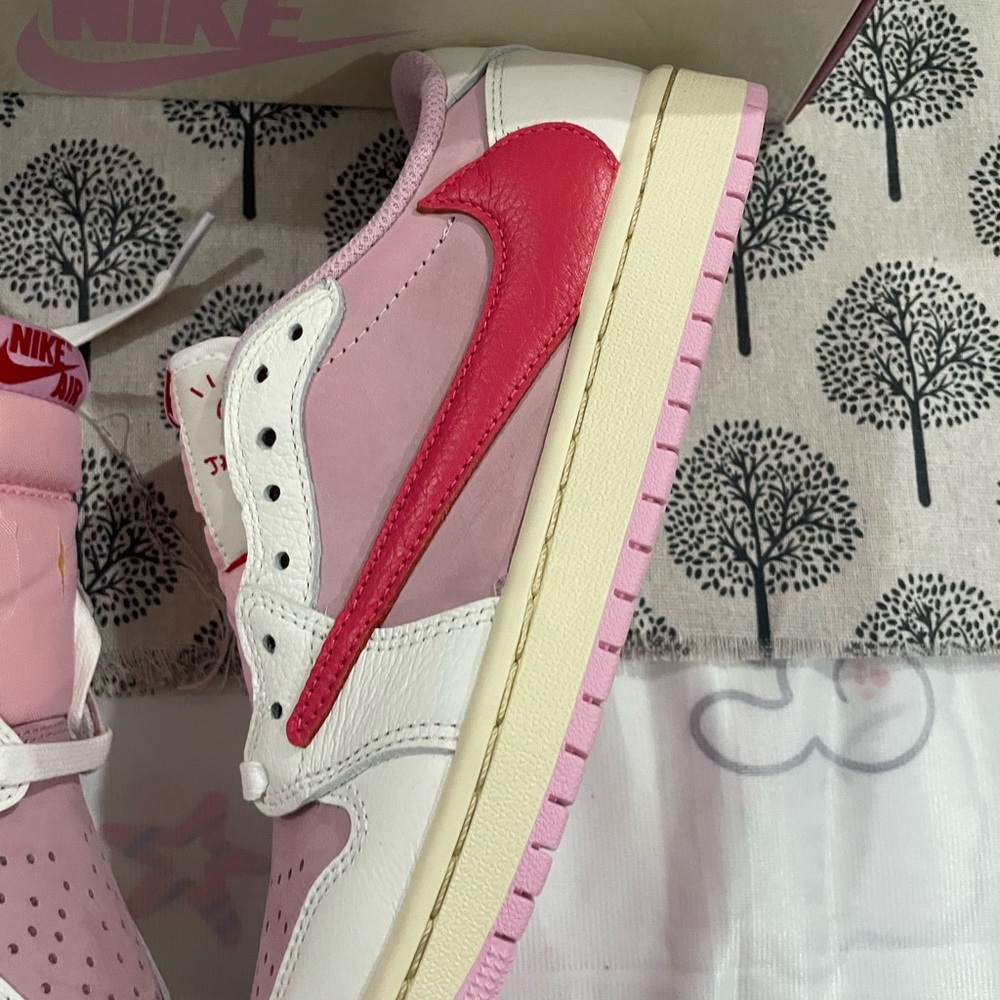 Travis Scott Women’s Low-Top Sneakers — Light Pink & Hot Pink & White - Picture 3 of 8